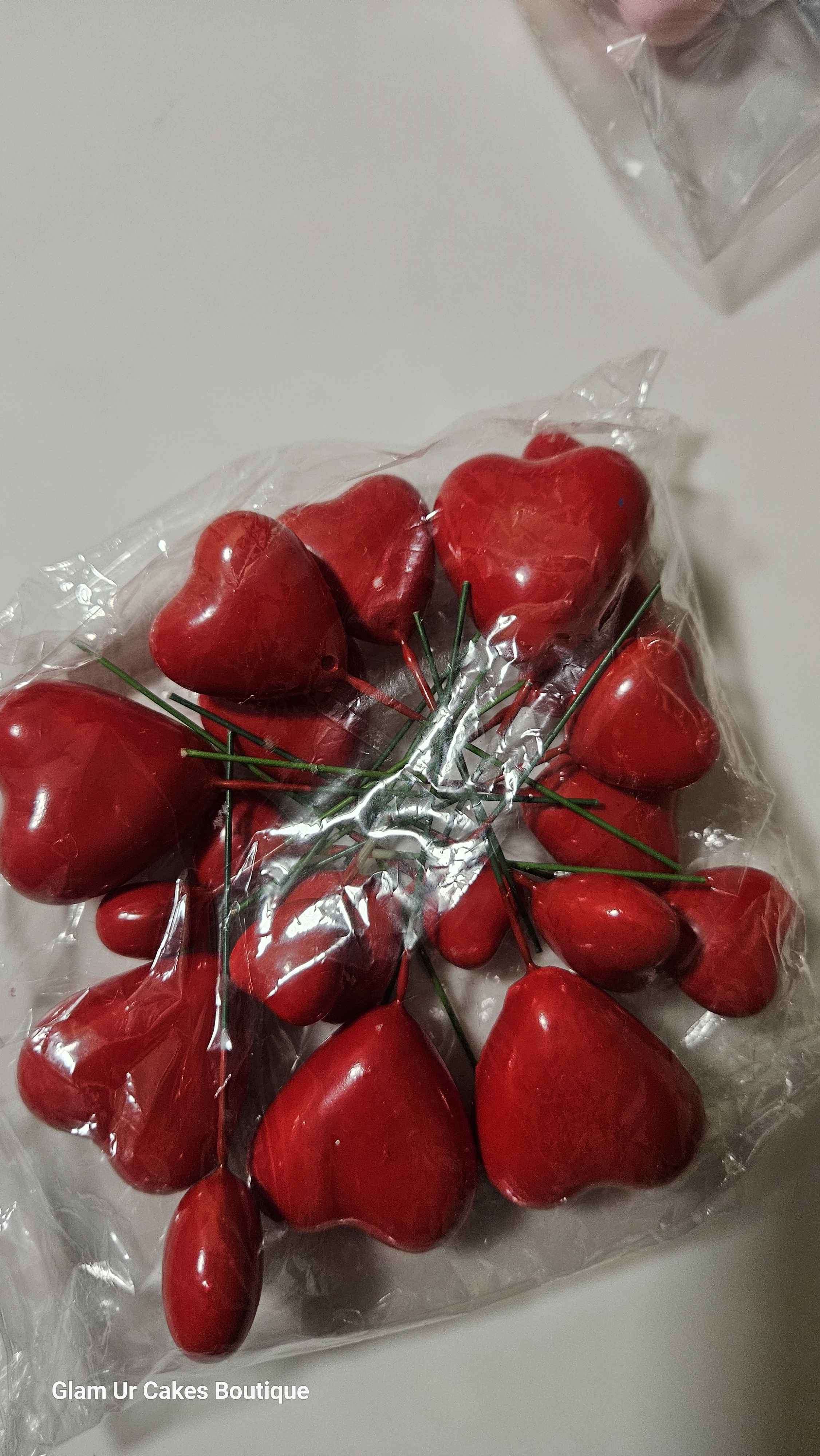20pc Red heart spheres