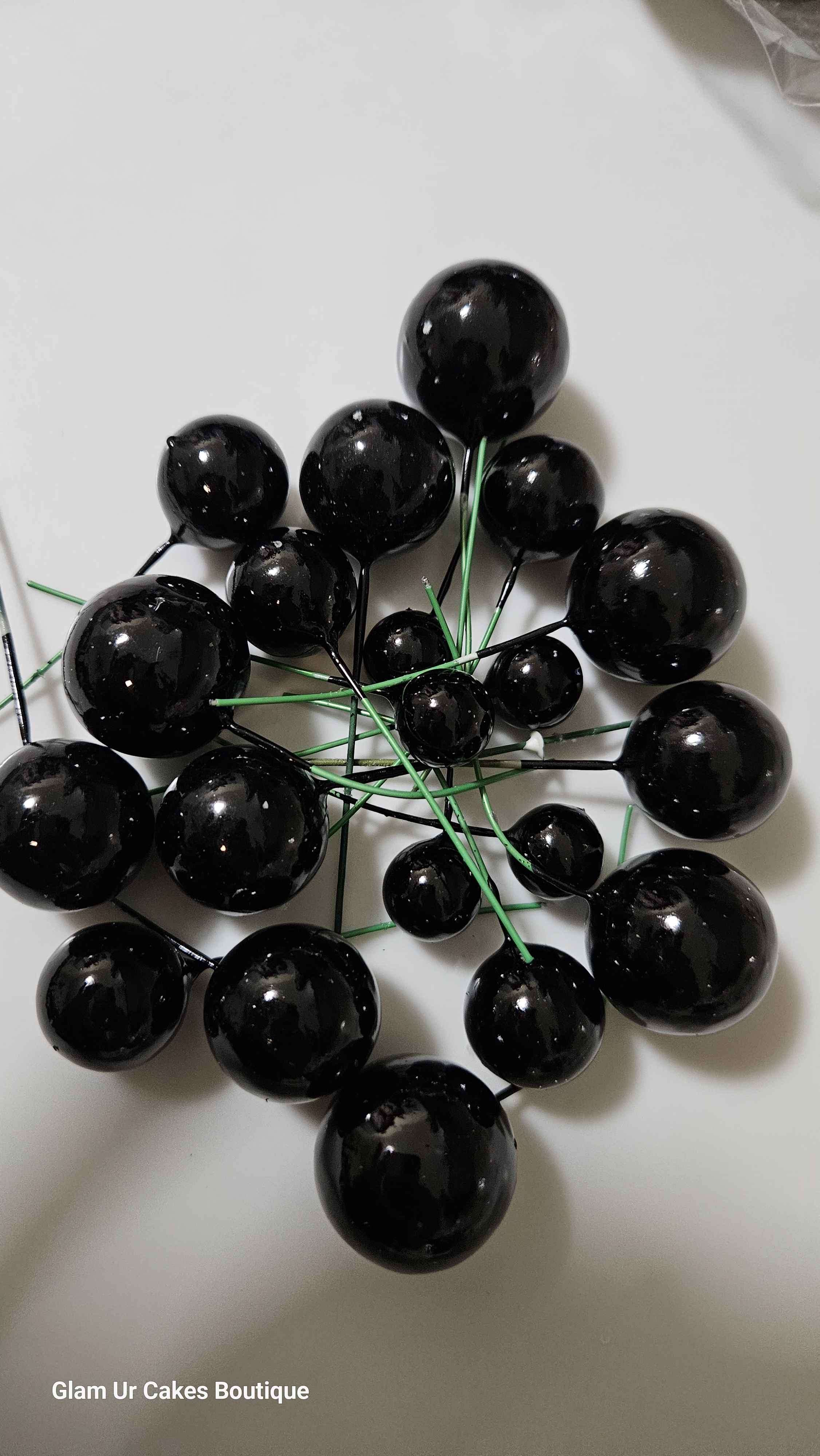 20 pc black spheres