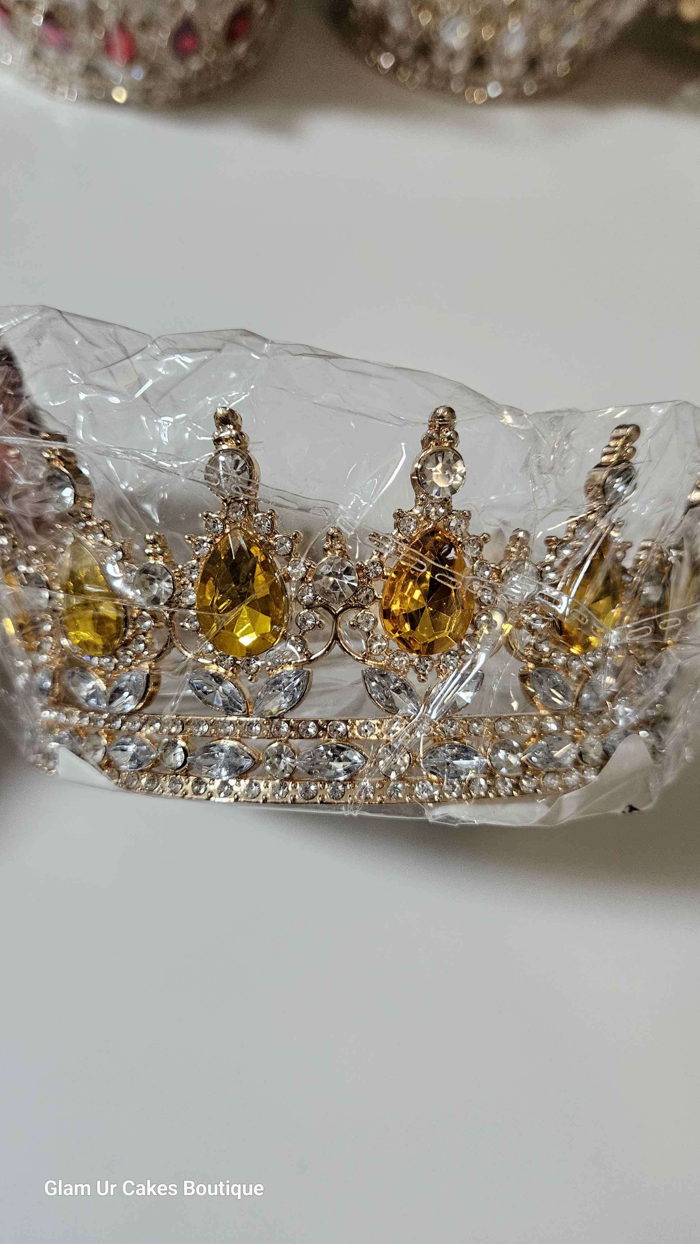 Gold crown with yellow rine stones
